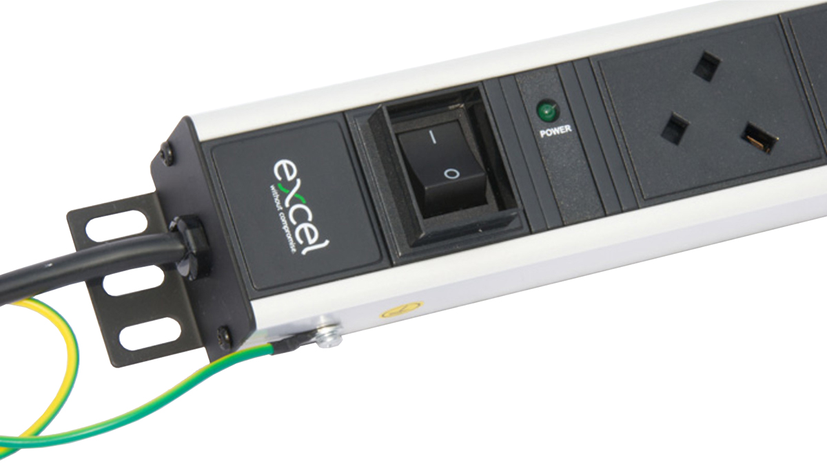 Excel 6 x UK Socket Horizontal PDU, C14 plug - Switched
