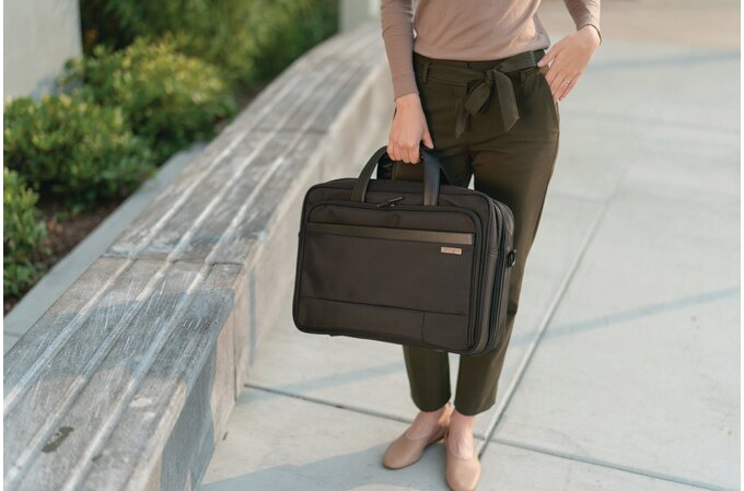 Kensington K60387EU Contour 2.0 Pro Laptop Briefcase - 17in