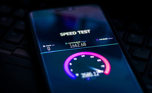 Header image mobile phone broadband speed test